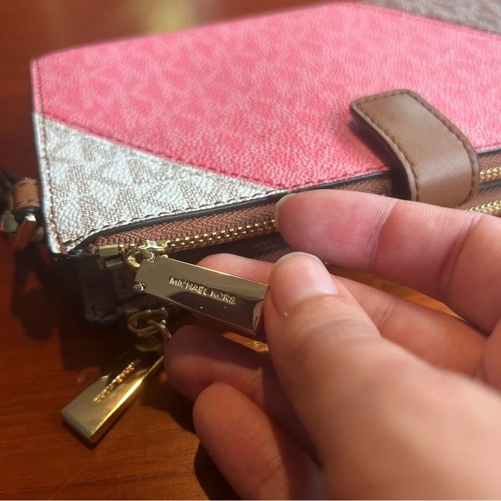 Michael Kors Wristlet - Picture 5 of 10